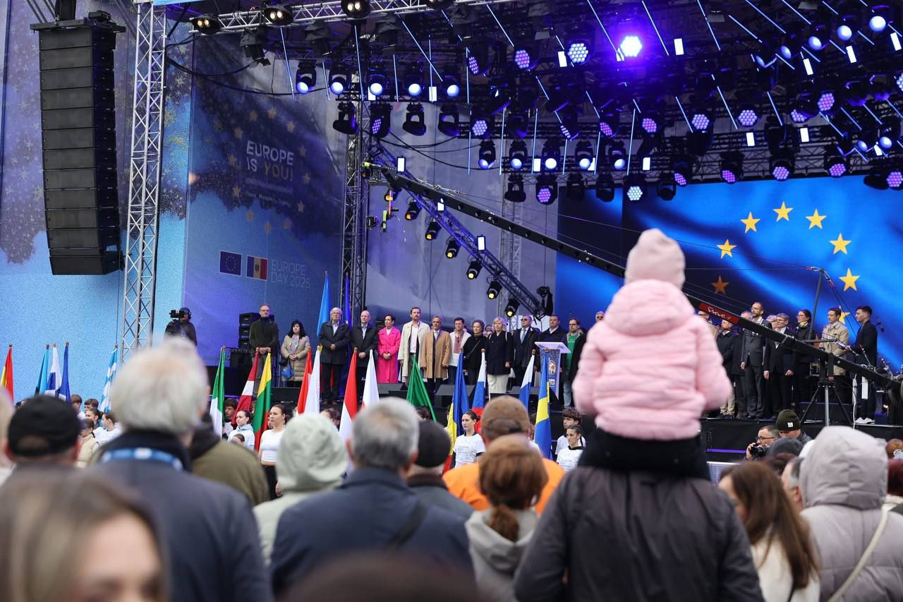 Orășelul European, deschis oficial în Piața Marii Adunări Naționale.