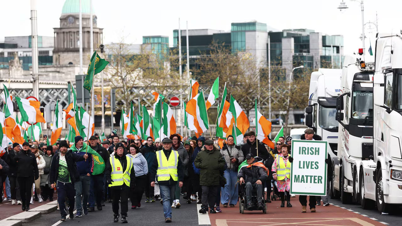 Irlanda face concesii protestatarilor în privința prețurilor la combustibil