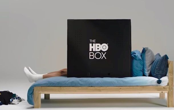 HBO показала картонную коробку для просмотра видео.