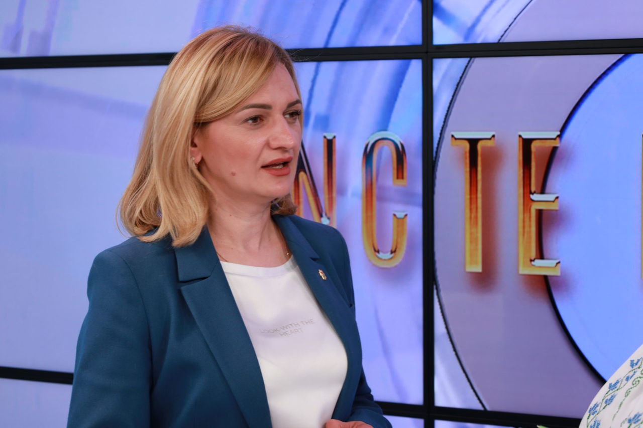 Глава парламентской Комиссии по внешней политике Дойна Герман.