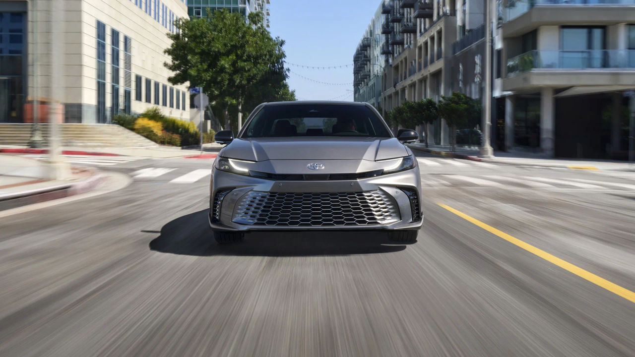 Новая Toyota Camry 2024 вышла на европейский рынок.