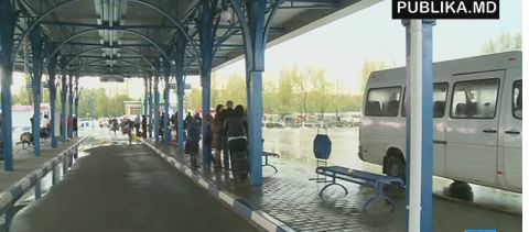 Заканчиваются пасхальные каникулы, студенты и школьники возвращаются из сел в столицу.