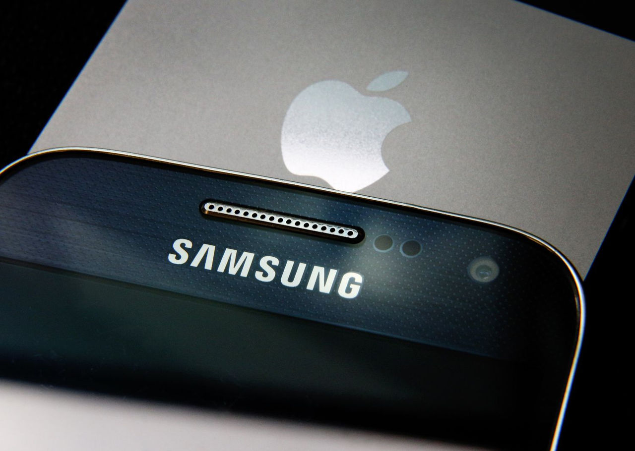 Samsung в лидерах: продажи смартфонов Apple сократились почти на 10%.