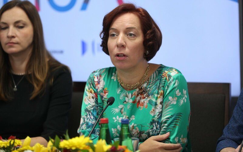 В Эстонии уволили главу Минобрнауки, возившую детей на служебной машине.