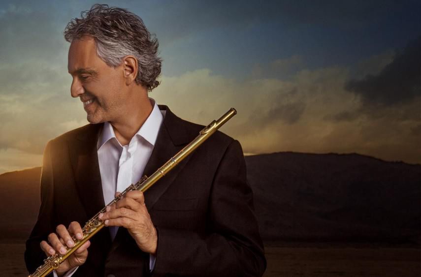 Tenorul italian Andrea Bocelli, spitalizat după un accident de călărie.