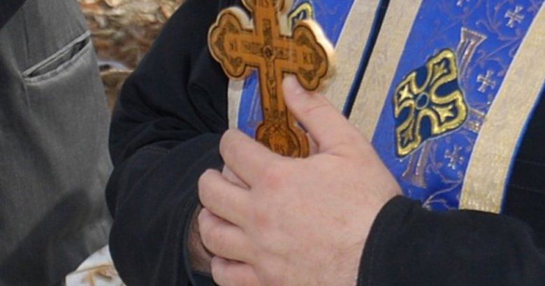 Și preot, şi poet: Scrie poezii religioase şi de iubire. Foto: prime.md