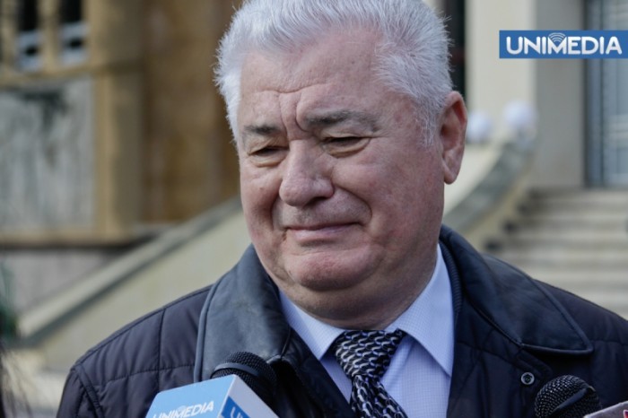 Întrebat despre proviniența banilor pe conturile lui Usatîi, Voronin a recunoscut că afaceristul are un bar în Moscova, unde face „mititei moldoveneşti”.