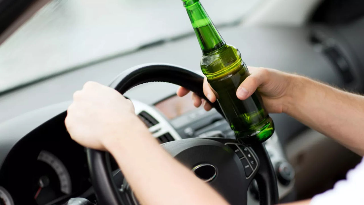 Un bărbat, condamnat la doi ani de închisoare pentru conducerea mașinii în stare de ebrietate.