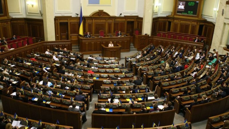 На Украине назвали приемлемую зарплату депутатов Рады.