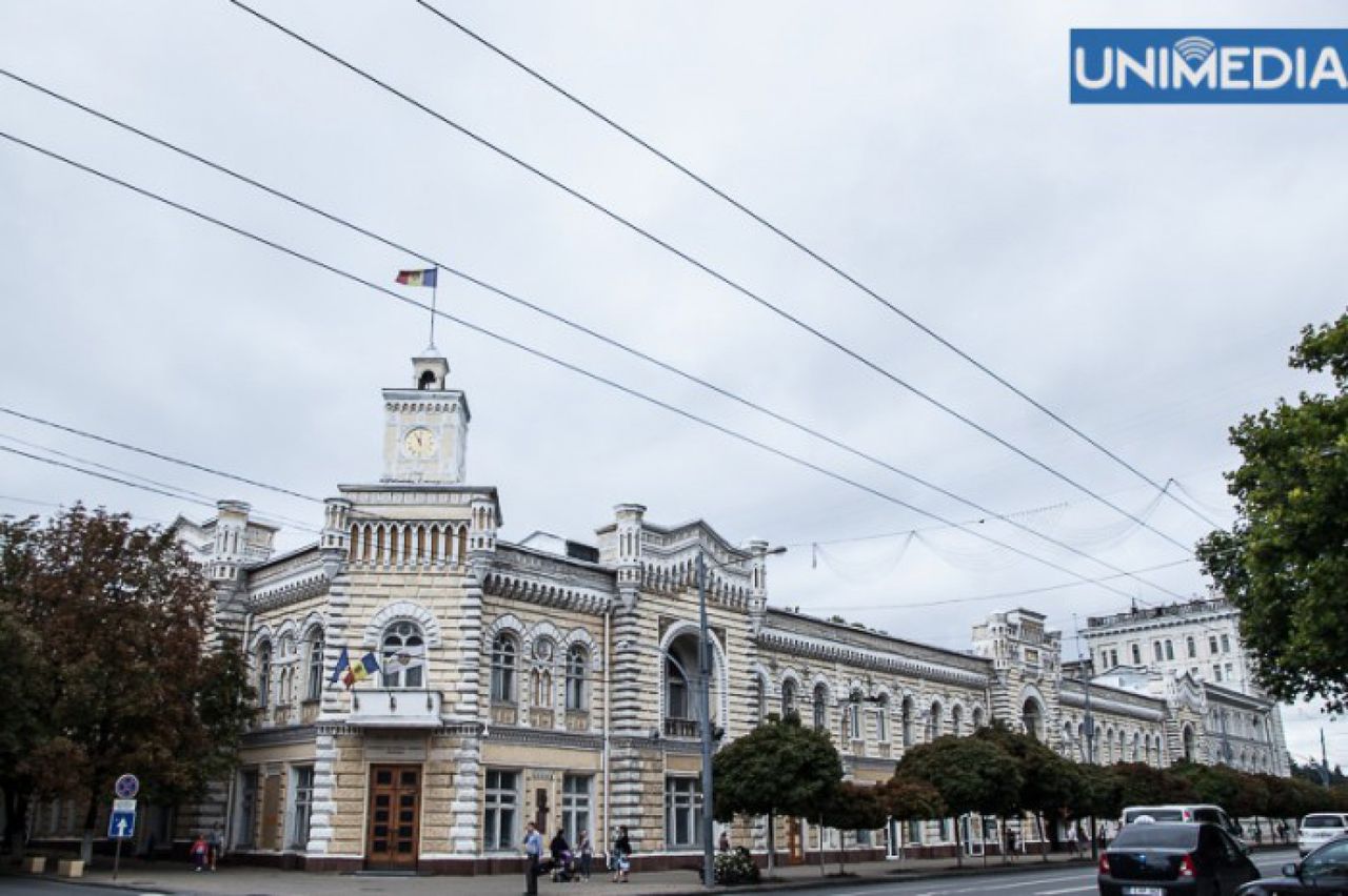 Profesorii încă nu și-au primit salariile pentru luna curentă