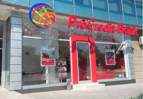 Cine vrea să preia întregul pachet de acțiuni de la ProcreditBank. Foto: lajmi.net