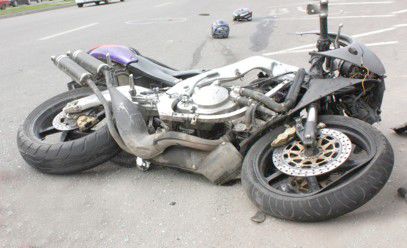 Un tânăr a lovit din spate o mașină în care se aflau trei persoane, inclusiv un copil de un an. Foto: diez.md