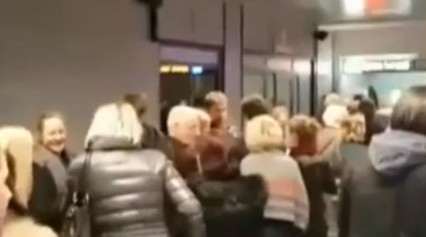 Zeci de români sunt blocaţi în Roma din cauza ninsorilor. Foto: observator.tv