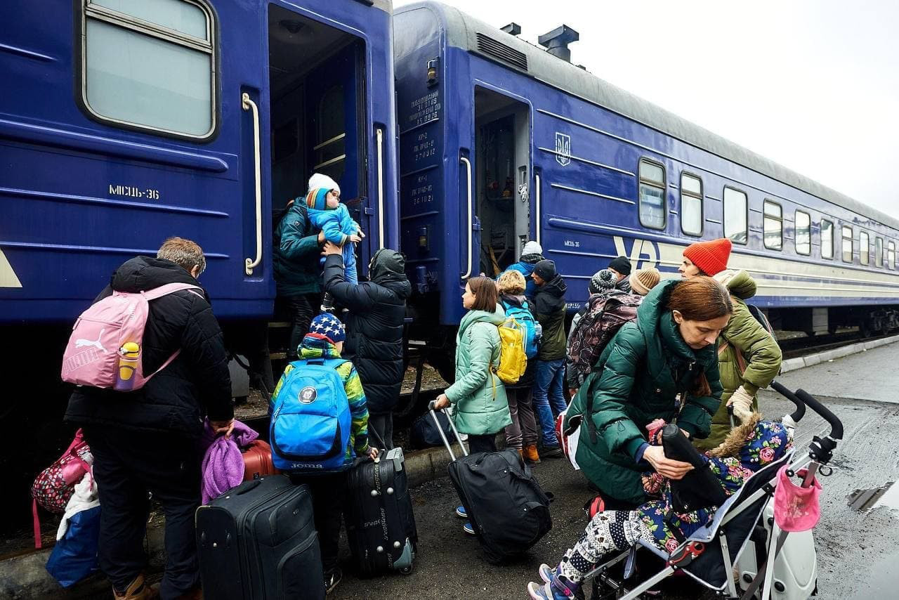 Словакия и Румыния запускают новые эвакуационные маршруты для беженцев.