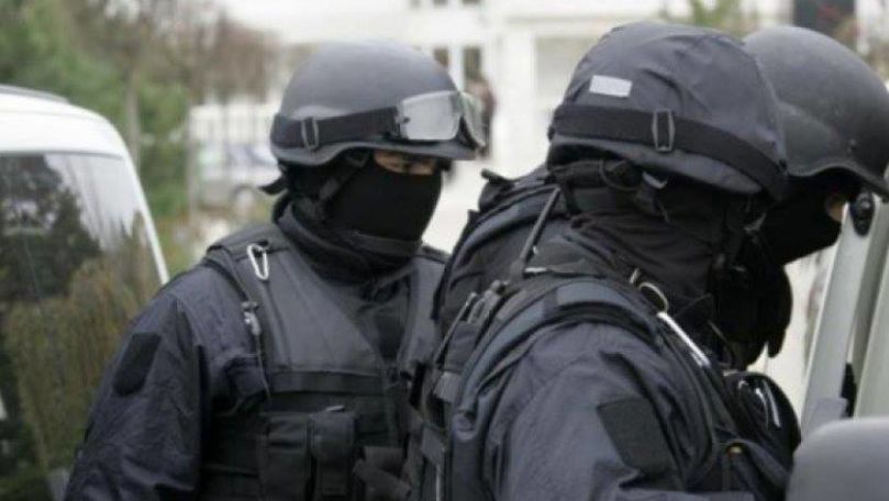 СИБ и PCCOCS проводят обыски у бывшего главы Агентства государственных услуг.