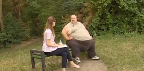 Prizonierul propriului corp. Un bărbat de 220 de kg are nevoie de ajutor. Foto: tvr.ro