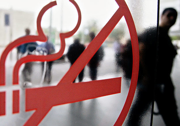 Были оштрафованы администрации двух гостиниц, двух больниц и трех кафе. 
