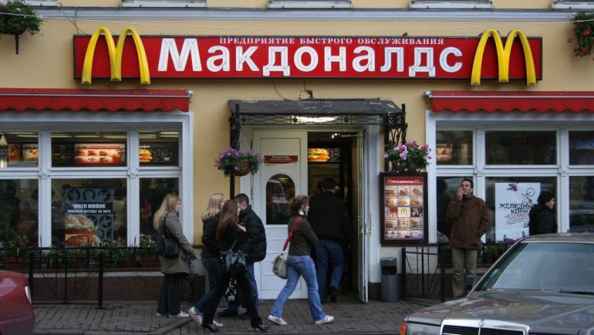 Un om de afaceri rus va cumpăra toate cele 67 de restaurante deţinute de McDonald’s în România. Foto: moldova24.info