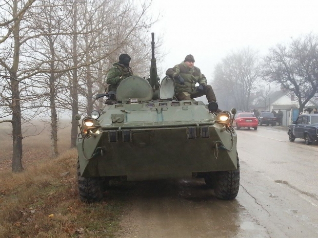 В Джанкое в эти минуты вытягивается колонна военной техники РФ.