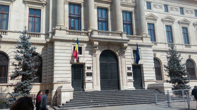 Oficiali ai BNM, întorși de la o vizită de lucru de la București. Foto: bani.md