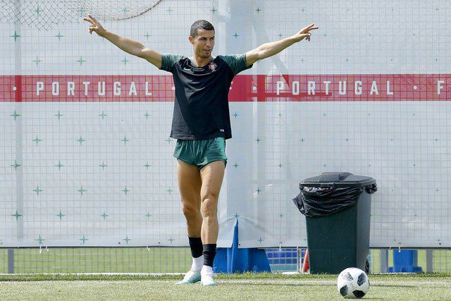 Роналду станцевал на тренировке сборной Португалии.