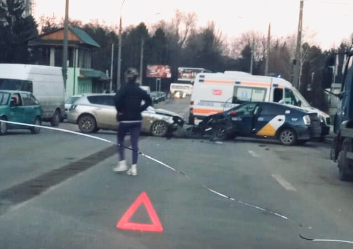 На Ботанике произошла авария с участием такси.