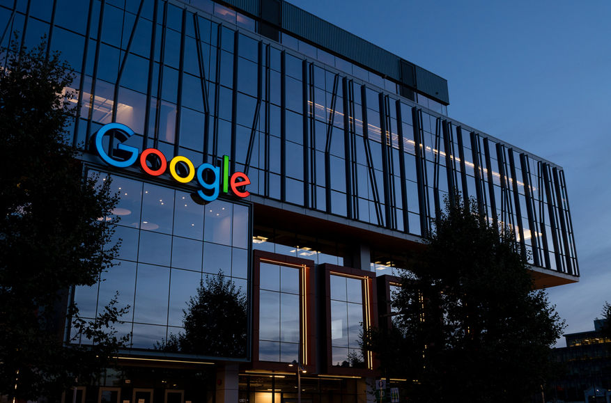 Google a anulat interdicția de a utiliza inteligența artificială pentru a crea arme.
