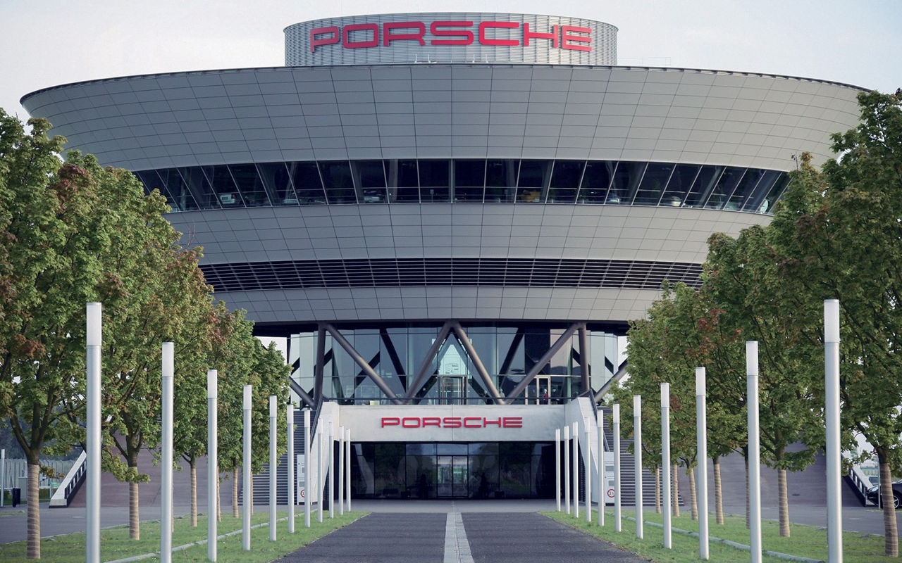 Porsche închide trei filiale și reduce numărul angajaților.