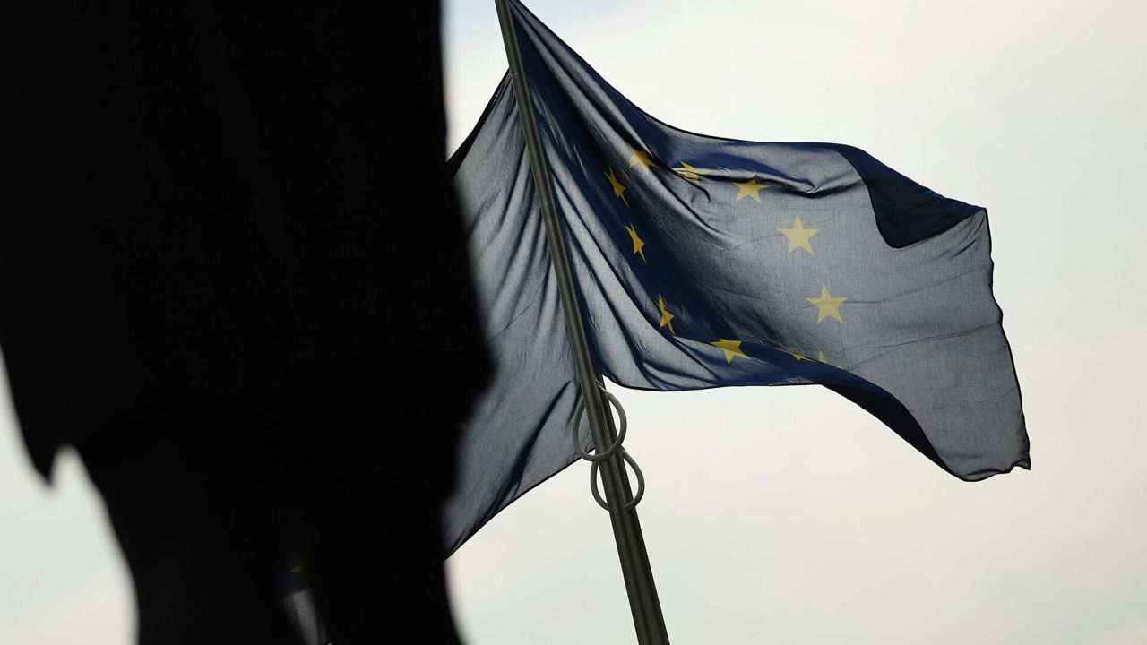 Европарламент одобрил директиву о криминализации обхода санкций ЕС.