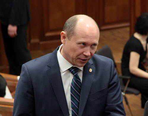 Депутат ЛДПМ Валериу Стрелец высказался за засекречивание заседания, хотя окончательное решение будет принято на пленарном заседании парламента.