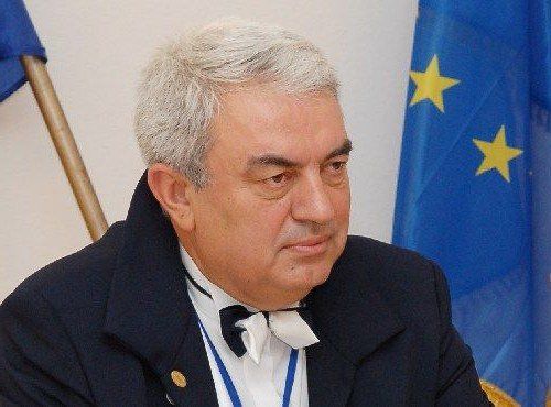 Георге Дука - человек с коллекцией наград.