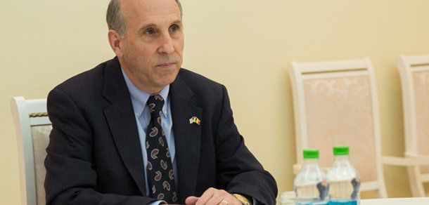 Ambasadorul american la Chișinău James Pettit se arată dezamăgit de proteste.  Foto: libertv.md