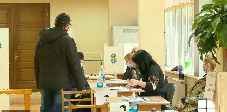 Всего в городе было открыто шесть участков для голосования.