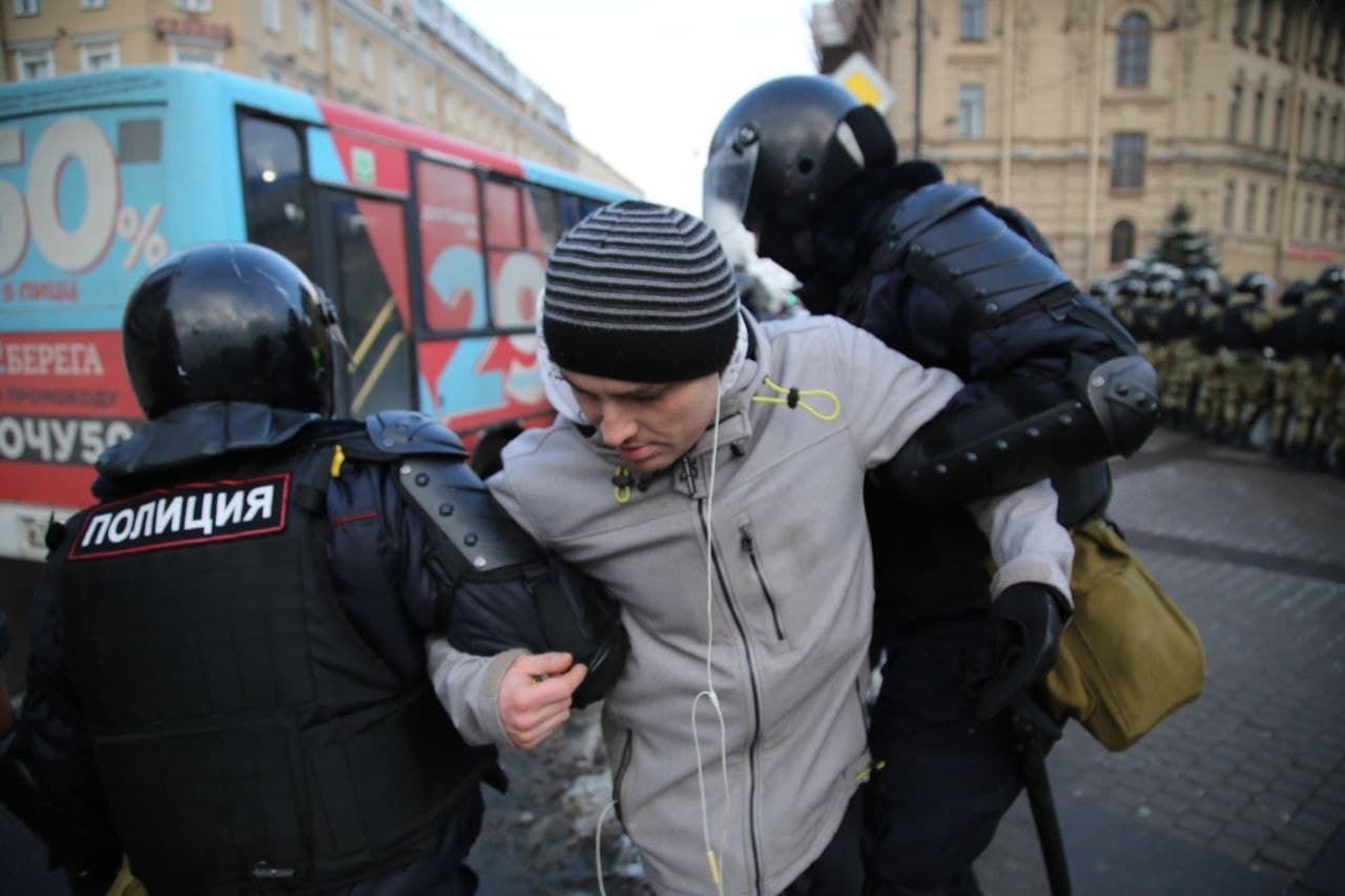 На акциях в поддержку Навального задержали более 2000 человек.