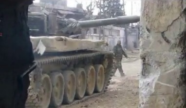 Сирийцы показали городские бои с участием танков.