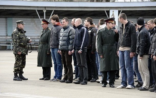 В армию Украины из военкоматов за год направили 27 тыс. контрактников.