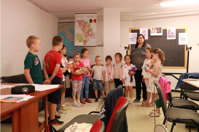 Целью акции является поощрение детей к изучению румынского языка.