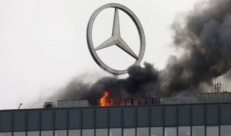 Un incendiu a izbucnit marţi la centrul comercial Europa-Center din zona de vest a Berlinului. Foto: jurnal.md