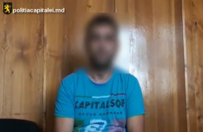 Bărbatul fura plăcuţele de înmatriculare de la automobilele înregistrate peste hotarele ţării.