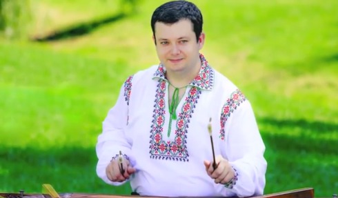 Музыкант Александр Шура считает, что Канада является страной, которая дает каждому шанс реализоваться, просто надо много работать и иметь немного удачи.