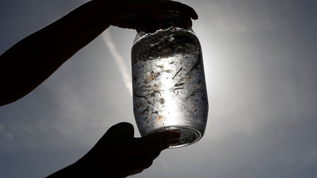 Noile norme UE vizează reducerea emisiilor de granule din plastic.