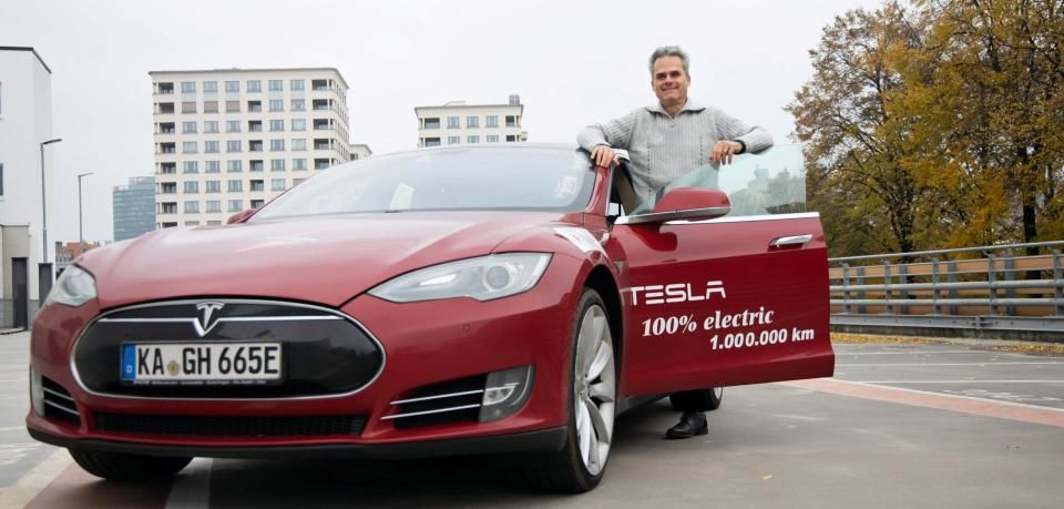 Немец проехал более 1 млн километров на Tesla Model S за 5 лет.