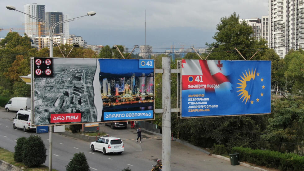 Canalele de opoziție din Georgia riscă amenzi pentru refuzul de a difuza propaganda partidului de guvernământ.
