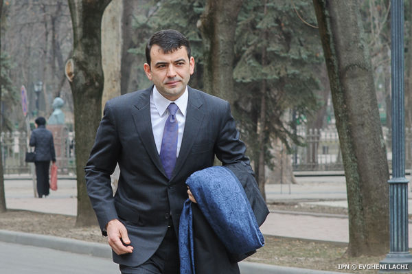 Premierul Chiril Gaburici a refuzat, din nou, să răspundă la întrebările legate de studiile sale.