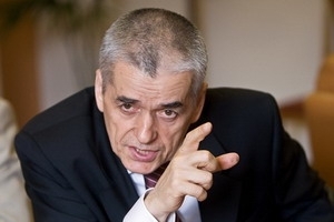 Геннадий Онищенко предполагает, что Украина пытается наладить схему ввоза конфет компании Roshen в Россию через Казахстан. Фото: newsfiber.com