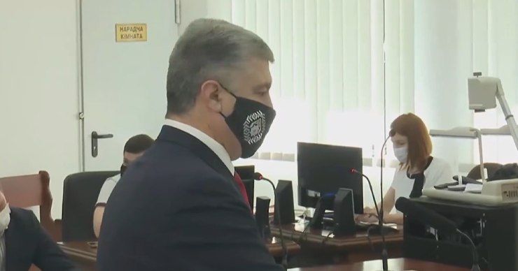 Порошенко в суде назвал Януковича виновным в потере Украиной Крыма.