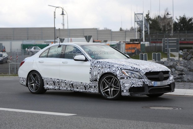 Mercedes a anunțat că succesorul performerului C63 AMG „va avansa în planul performanțelor și va deveni mai econom”.