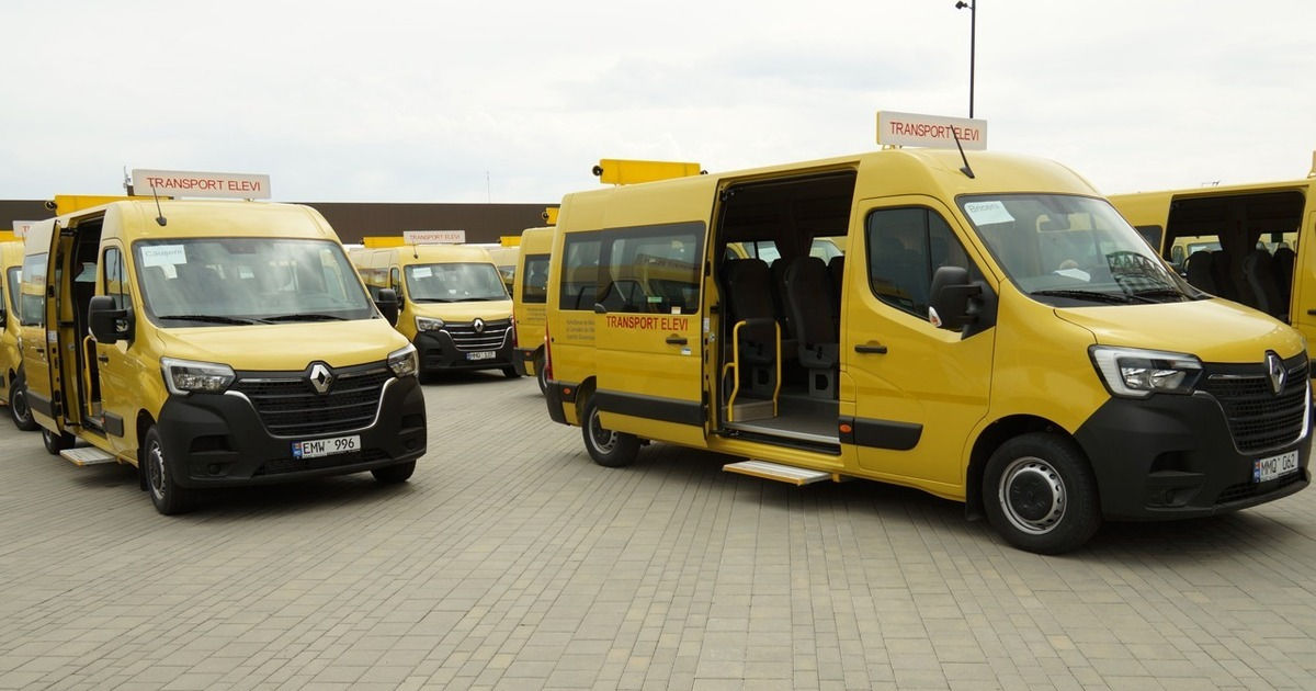 Moldova a primit din partea României 40 de autobuze școlare.