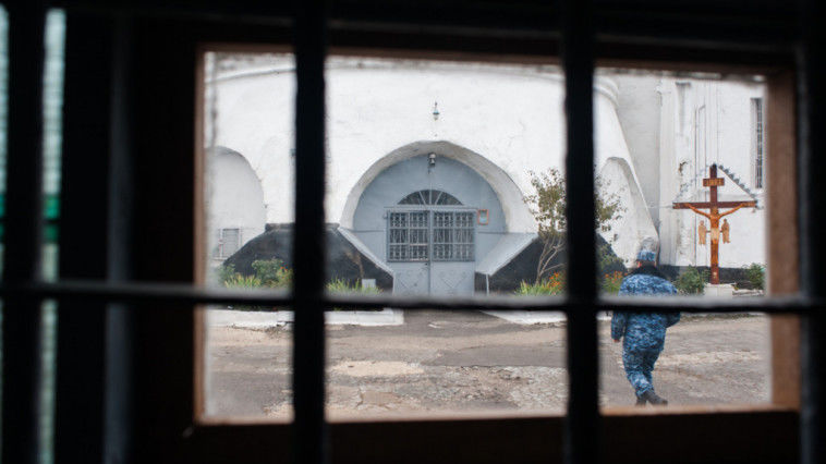 Bani în bomboane și telefoane în locuri intime. Mărturii din penitenciar. Foto: DIP
