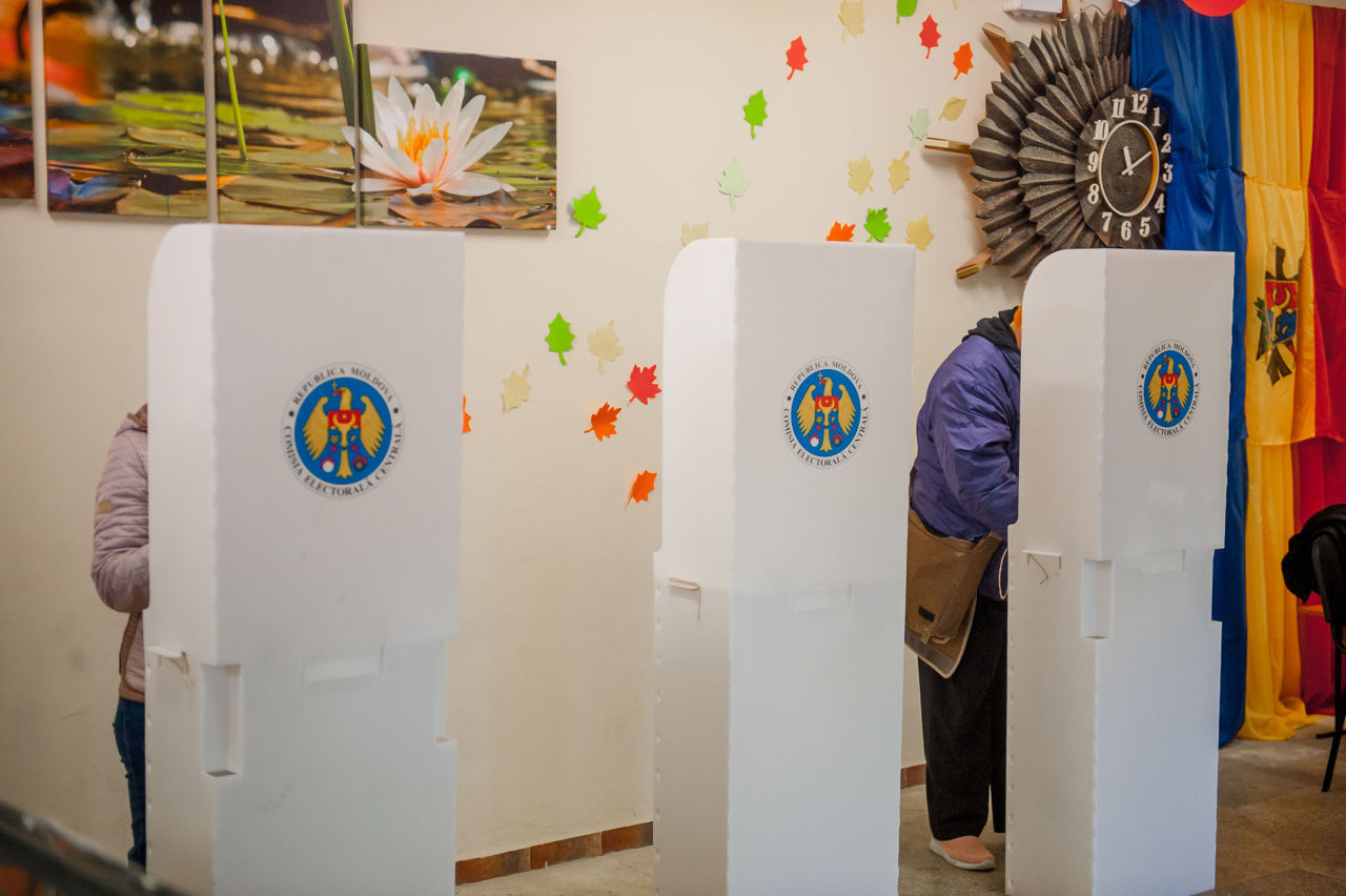 Un număr record de secții de votare peste hotare, la prezidențiale și referendum.